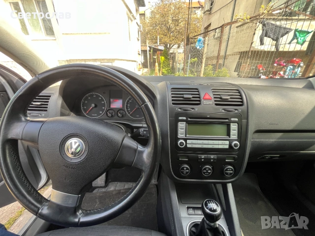 Volkswagen Golf 5 1.6i, снимка 11 - Автомобили и джипове - 54202915