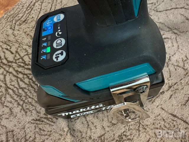 Безчетков ударен гайковерт Makita DTW300  18 V, 330 Nm, снимка 4 - Други инструменти - 55164912