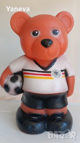 Футболен талисман, винтидж лампа от 70-те години с формата на мече в екипа на германския отбор , снимка 6 - Образователни игри - 54150774