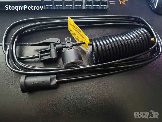 Оригинален OEM спомагателен маркуч за напомпване на гуми с вграден манометър