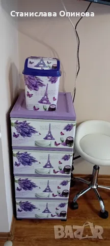 Пластмасов шкаф в перфектно състояние и подарък към него кошче. 