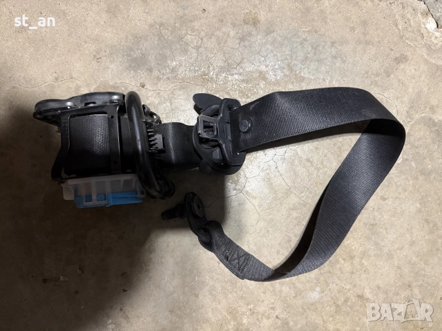 Преден ляв колан Mercedes B class W246, снимка 3 - Части - 55607236