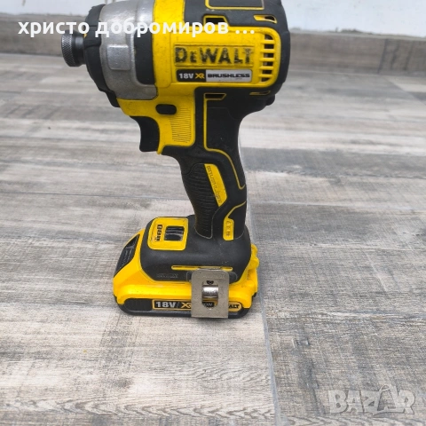 продавам безчетков ударен винтоверт DeWalt 