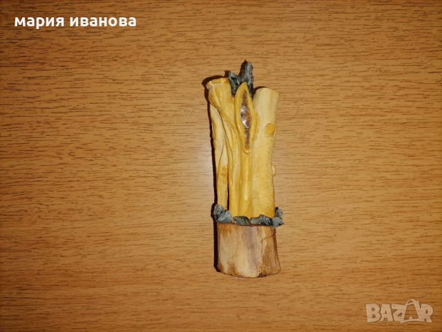 Фигура от чемшир и камъни