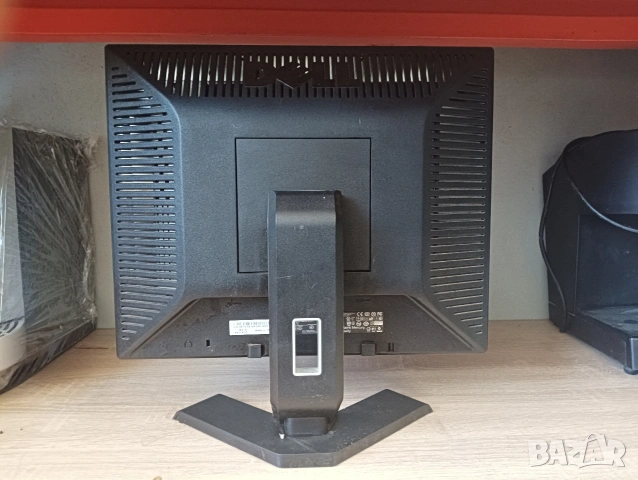 Монитор DELL 17, снимка 2 - Монитори - 54710556