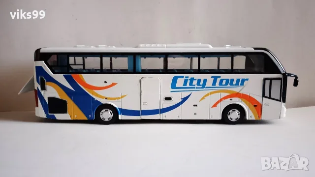 City Tour Bus Pull Back - Мащаб 1:32, снимка 5 - Колекции - 55614089