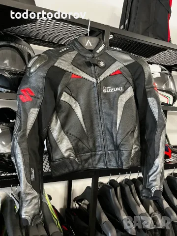 Дамско кожено яке BUSE SUZUKI GSXR EDITION ,36-S,гърбица,карбонови протектори 252.30 лв. / 129 €, снимка 2 - Аксесоари и консумативи - 55591944