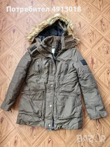 Дамско зимно яке BERSHKA, Размер S, Капитонирано с пух (Отлично състояние) , снимка 2 - Якета - 55671065