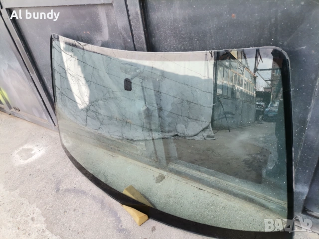 Предно стъкло за Субару Аутбек 2000г