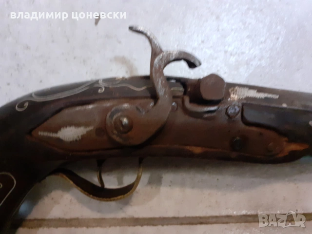 Красив кремъчен пистолет,пищов с украса от седеф и сребърни набивки,механизма зарежда и щрака, снимка 2 - Колекции - 54381428
