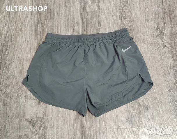 Дамски Nike M size спортни шорти в отлично състояние, снимка 6 - Къси панталони и бермуди - 54693772