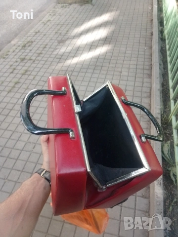 дамска ретро винтидж чанта от соца тип куфар