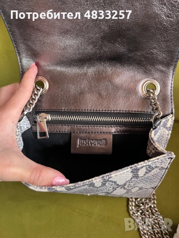 Оригинална чанта на Just Cavalli запазена,чантата върни заедно с торбичката ., снимка 3 - Чанти - 54615636