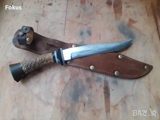 Страхотен ловен нож гравиран и надписан с кожена кания