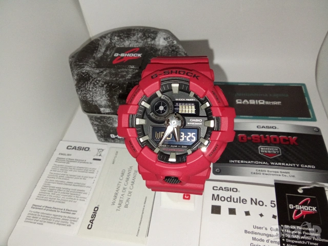 Японски часовници Casio G-Shock GA-700 и Baby-G 