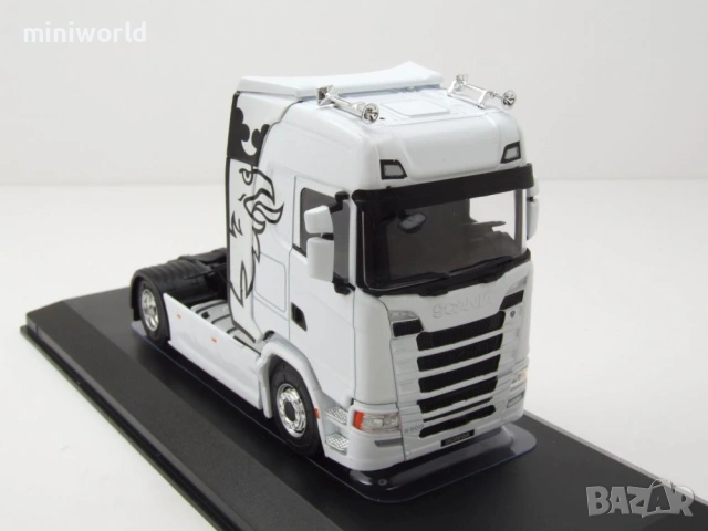 Scania S-Series влекач 2020 - мащаб 1:43 на IXO моделът е нов в PVC дисплей-кейс, снимка 7 - Колекции - 54504498
