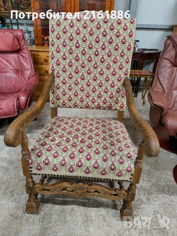 Дъбово кресло с дърворезба и гобленова дамаска 