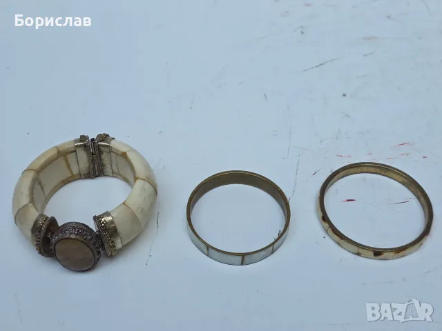Месингова гривна с естествена кост, седеф и камък