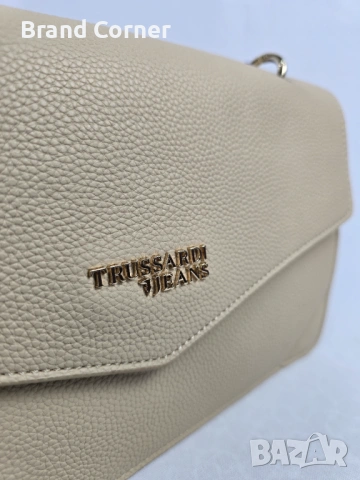 Нова дамска чанта Trussardi Jeans в бежов цвят, снимка 11 - Чанти - 54406868