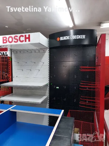 Разпродажба на търговско оборудване: Стелажи (Würth, Bosch, Gedore) и масивни модулни витрини