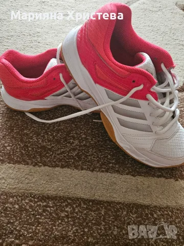 маратонки Adidas..