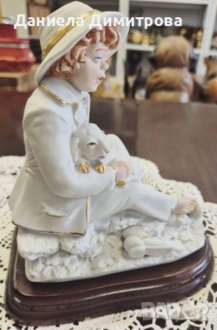 Порцеланова фигура, Capodimonte, снимка 8 - Статуетки - 54176061