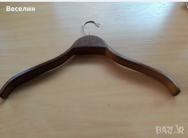 Масивни Дървени Закачалки за Дрехи