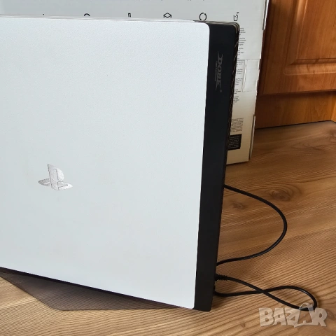 Хакнат бял PS4 Pro + много аксесоари и кутия PlayStation 4 5 PRO PS4 PS5 Плейстейшън Про, снимка 6 - PlayStation конзоли - 54589545