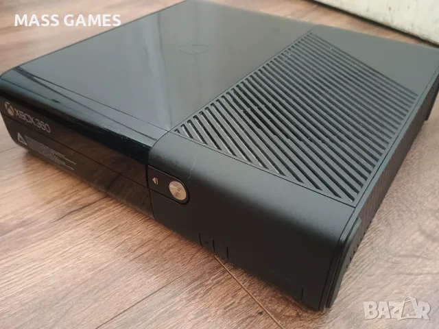 XBOX 360 E MODEL 250 GB, снимка 4 - Xbox конзоли - 55597596