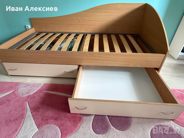 Стилно легло - по поръчка е правено (с подматрачна рамка)