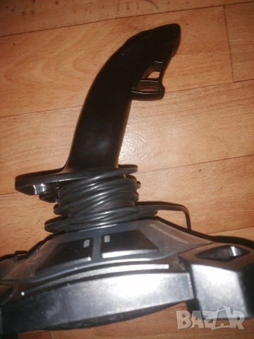 Джойстик Logitech за самолети, снимка 4 - Джойстици и геймпадове - 54068124