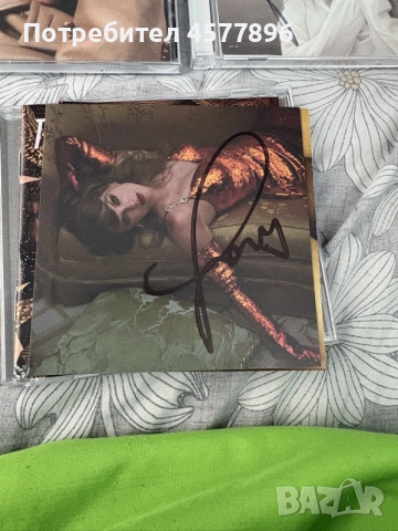 Taylor Swift The Life Of A Showgirl signed cd снимка 2 със сърце. 