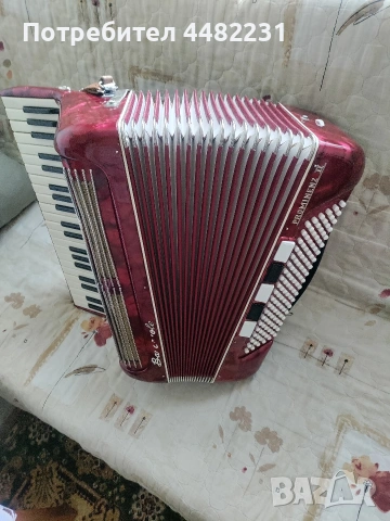 Продавам Немски акордеон Баркароле Проминенз2 4гласа с куфар 