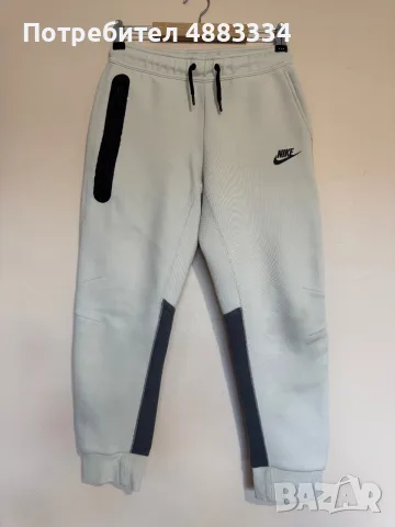 Детски долнища Nike Tech Fleece.