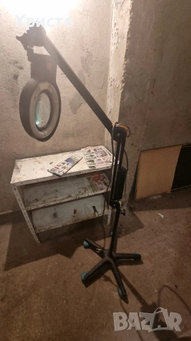 подвижна лупа с рамо и осветление