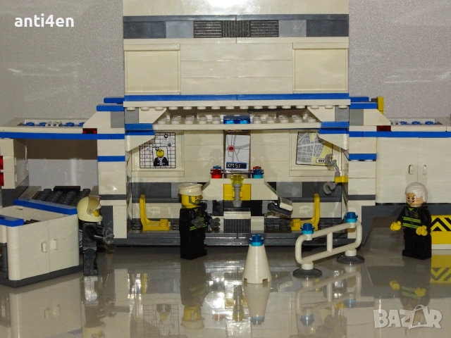 LEGO City 7743 – Полицейски мобилен команден център , снимка 9 - Конструктори - 55181883