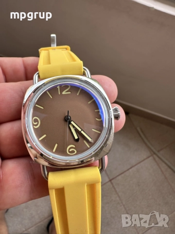 Продавам часовник
