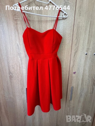 Къса червена рокля