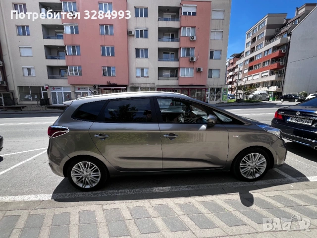 Автомобил Kia Carens Facelift, 7 местна, сервизирана, снимка 3 - Автомобили и джипове - 54746184