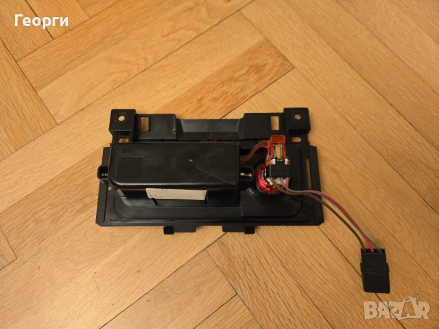 Пепелник Audi A6 А7 C7 + запалка, снимка 2 - Части - 54258298