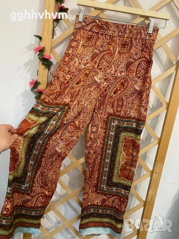 Прав сатенен панталон на Zara