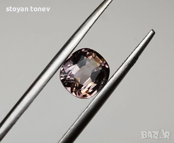  Рядък естествен електрически сиво-розов шпинел 1,41 карата! Сертификат!, снимка 7 - Други - 54155266