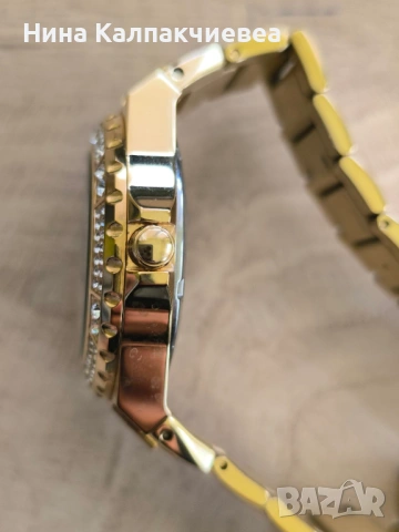 Продавам оригинален часовник Guess, снимка 4 - Дамски - 54402411