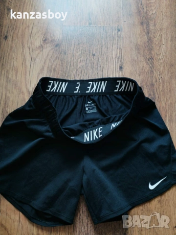 nike - страхотни дамски шорти КАТО НОВИ S, снимка 3 - Къси панталони и бермуди - 54510849