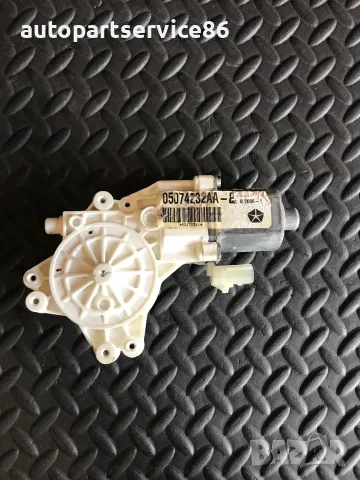 Мотор за стъкло на задна дясна врата за Dodge Caliber (2005-2010) 05074232AA 0130822278