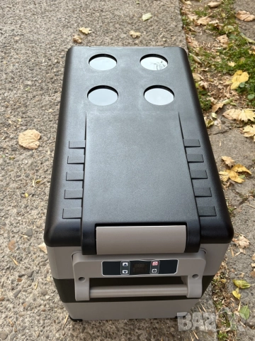 ЧИСТО НОВ Компресорен хладилник за кола 45L, фризер до -20°C, 12V, Bluetooth, за къмпинг, камион, снимка 3 - Хладилни чанти - 55422771