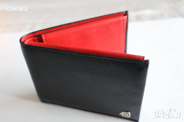 Piquadro Splash с RFID защита портфейл с лек дефект, снимка 5 - Портфейли, портмонета - 54177193