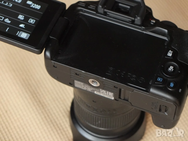 Canon 250D + 18-55 IS STM на само 7800 кадъра!, снимка 5 - Фотоапарати - 55268450