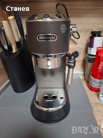 Продавам нова, гаранциoннакафеварка Delonghi Debica ES685.BK EX:4