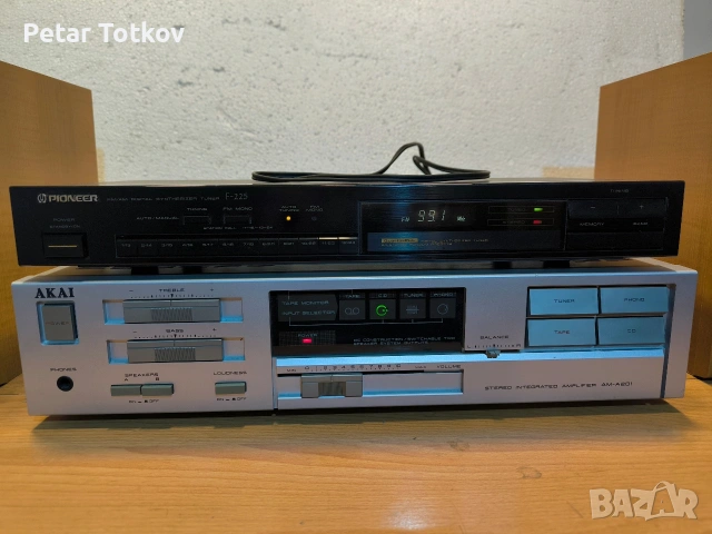 Усилвател Akai AM-A201 с тунер Pioneer F-225